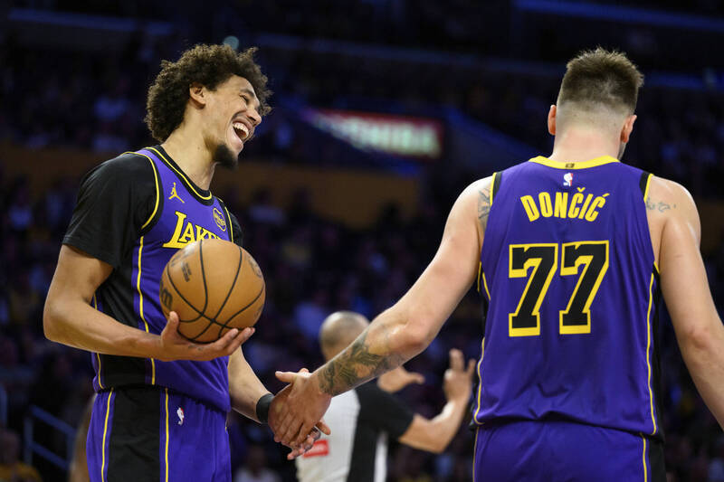 尼亚身份, 如果海斯借, tXC 尼亚身份, 如果海斯借, tXC