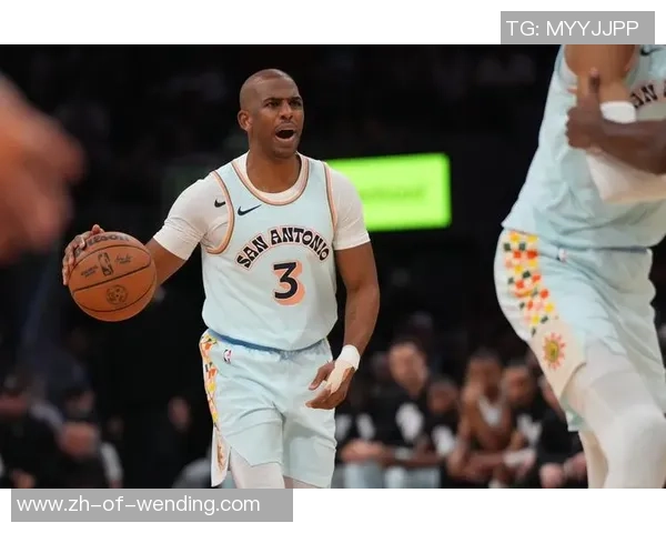 ESPN：训练营期间 保罗带领的第二阵型常常打败首发